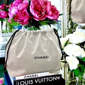 Authentic - CHANEL white cotton canvas drawstring pouch cosmetic bag storage bag
